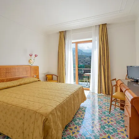 Hotel Grand Flora 4*