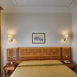 弗洛拉大酒店 4*