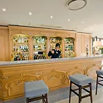 弗洛拉大酒店 4*