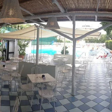 Grand Flora Hotel 4*