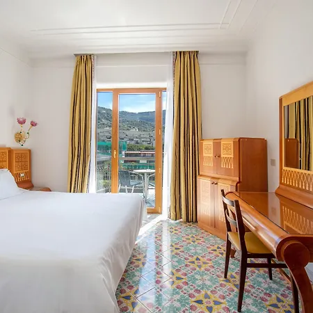 Grand Flora Hotel