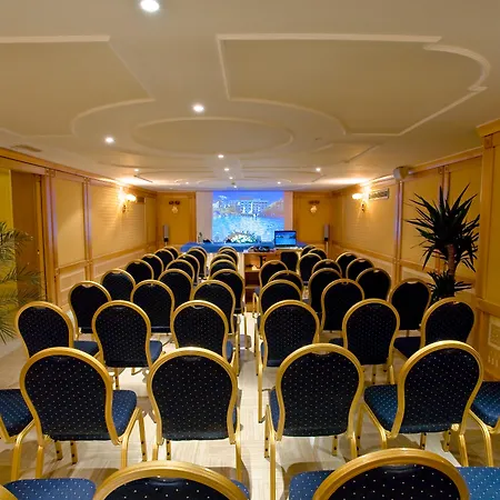 Hotel Grand Flora 4*