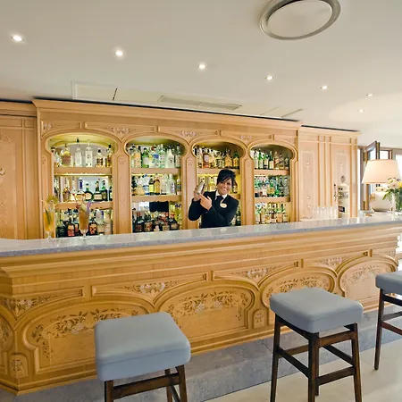Grand Flora 4*