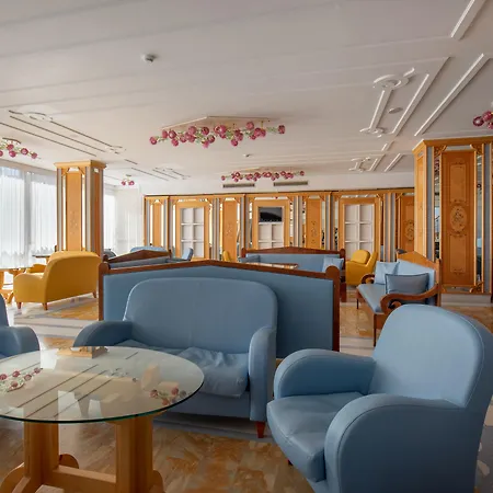 Grand Flora Hotel 4*