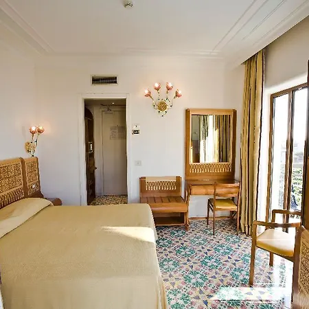 Grand Flora Hotel