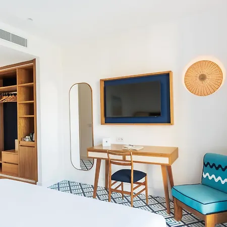 Grand Flora Hotel 4*