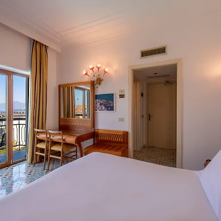 Grand Flora 4*