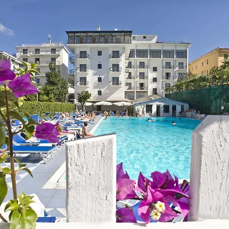 Hotel Grand Flora 4*