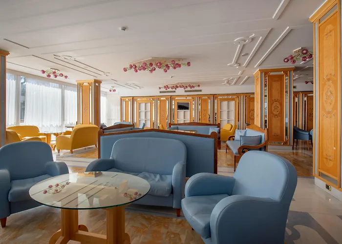 Grand Flora Hotel 4*