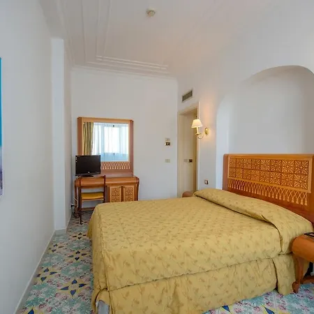 Grand Flora 4*