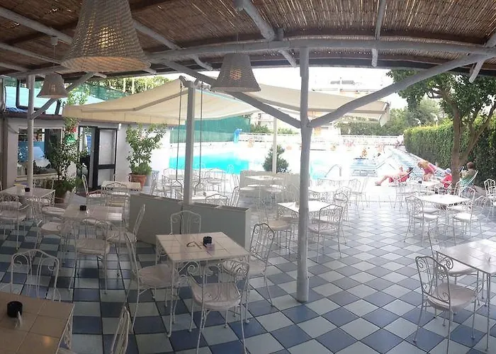 Grand Flora Hotel 4*